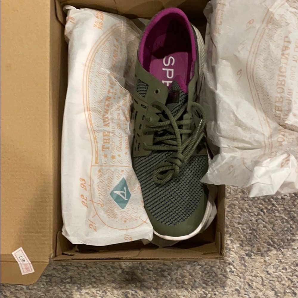 NWT Sperry seven seas boat shoes. Sz 8M